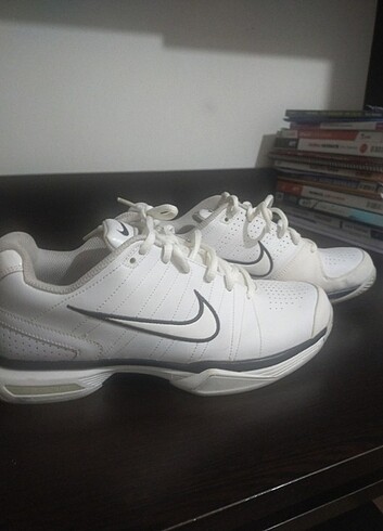 40 Beden beyaz Renk Orjinal Nike spor ayakkabı