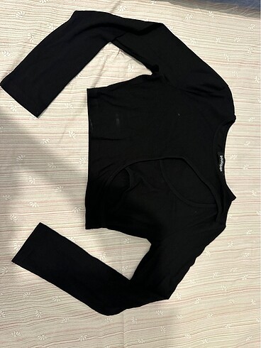 Siyah delikli crop