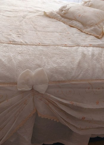 Vintage İşlemeli Beyaz Parlak Yatak Örtüsü - Görsel 4