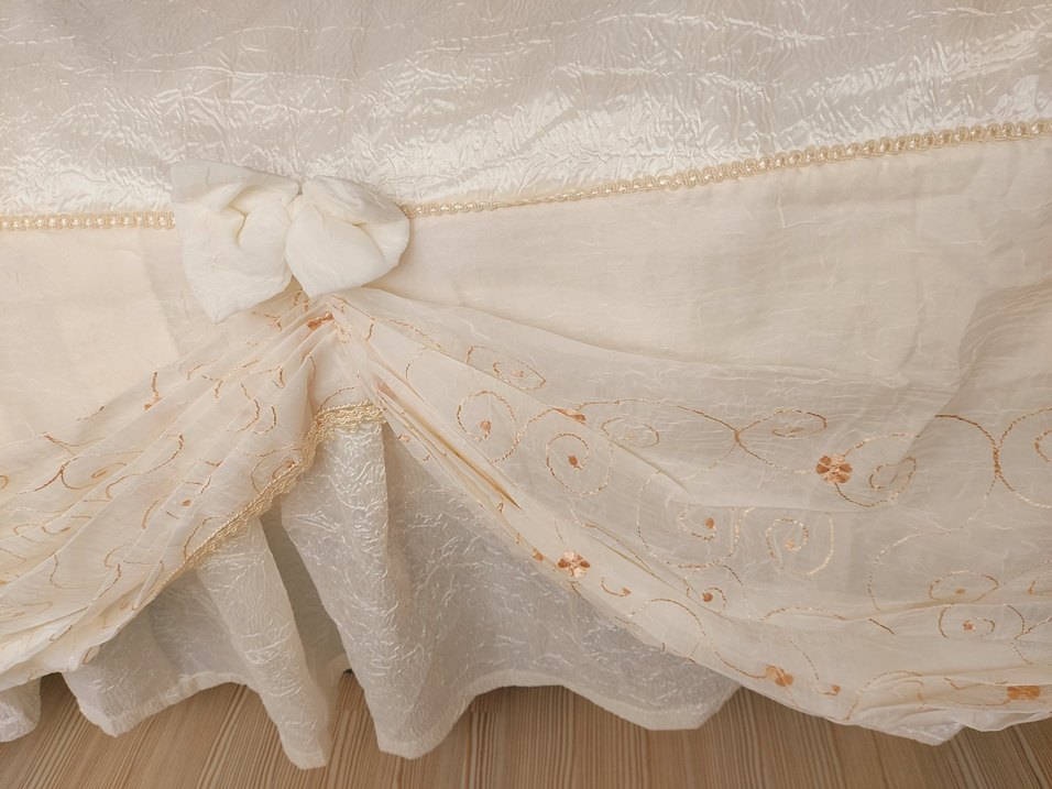 Vintage İşlemeli Beyaz Parlak Yatak Örtüsü - Görsel 2