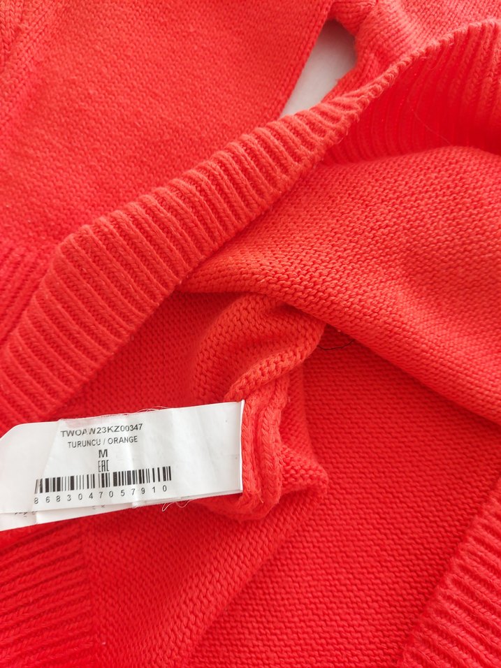 Nakışlı Kırmızı Yarım Fermuarlı Triko Kazak - Görsel 3