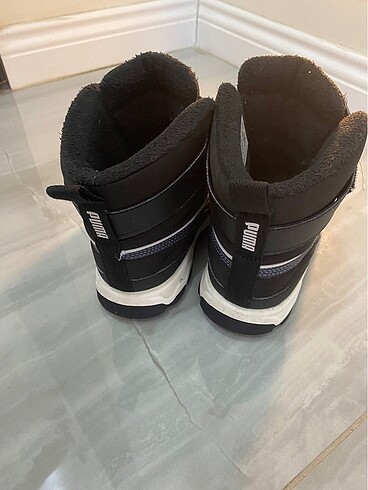 31 Beden siyah Renk ORJİNAL PUMA BOT