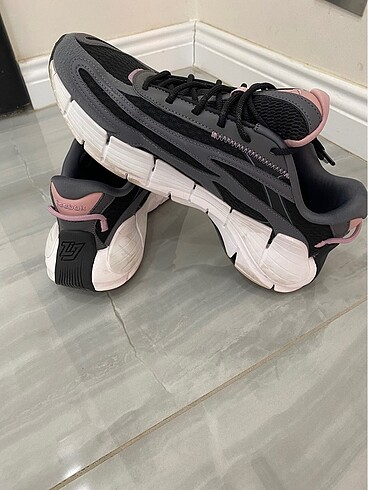 39 Beden siyah Renk REEBOK ZİG KİNETİCA AYAKKABI