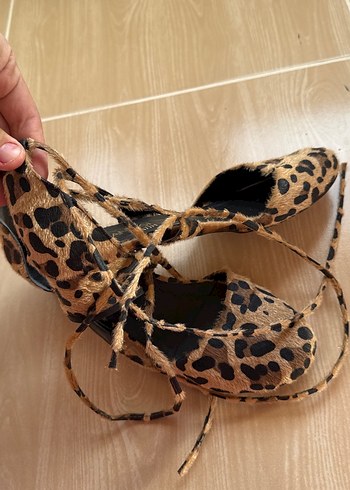 Kürklü Leopar Desenli Kadın Hasır Topuklu Ayakkabı - Görsel 6