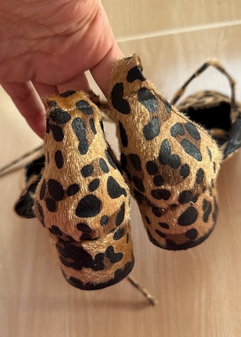 Kürklü Leopar Desenli Kadın Hasır Topuklu Ayakkabı - Görsel 2