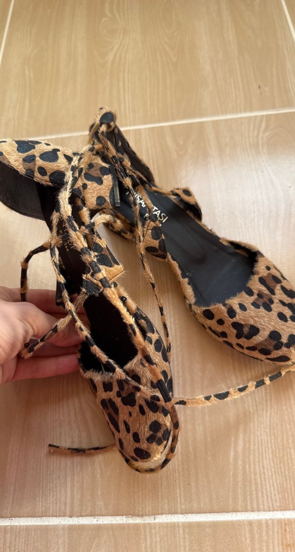 Kürklü Leopar Desenli Kadın Hasır Topuklu Ayakkabı - Görsel 5