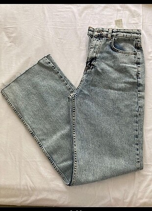 STRADIVARIÜS JEANS