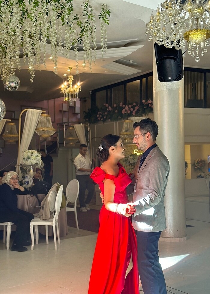 Kırmızı Elbise kiralık fiyat ( pazarlık payı vardır ) - Görsel 2