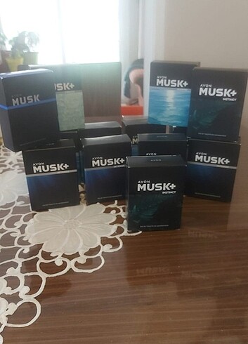 Avon musk erkek parfumu 