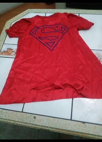 6 Yaş Beden kırmızı Renk Pelerinli superman tişörtü 