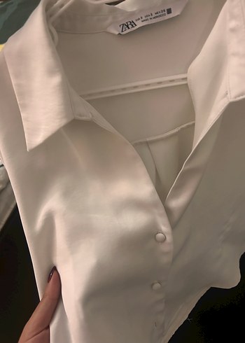 Düğmeli Beyaz V Yaka Uzun Kollu Kadın Gömlek - Görsel 2