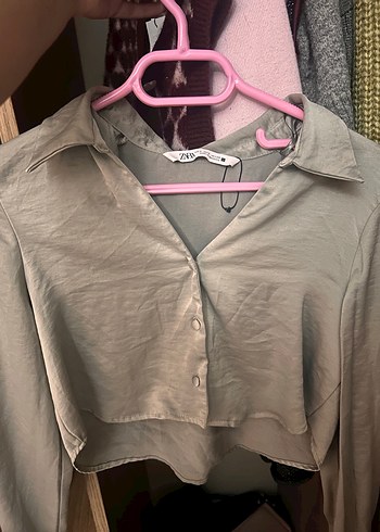 Haki saten V Yaka Düğmeli Kadın Gömlek - Görsel 3