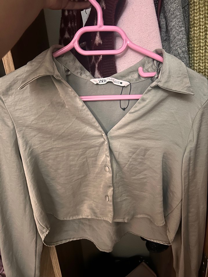 Haki saten V Yaka Düğmeli Kadın Gömlek - Görsel 3