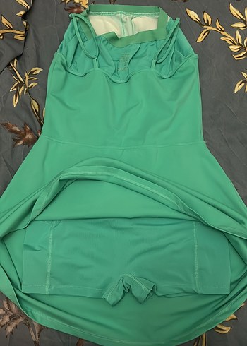 Parlak Yeşil kısa şortlu tenis elbisesi - Görsel 2