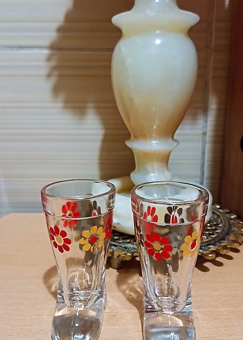 American Vintage Çiçek Desenli Kırmızı Bot Şeklinde 2'li Bardak