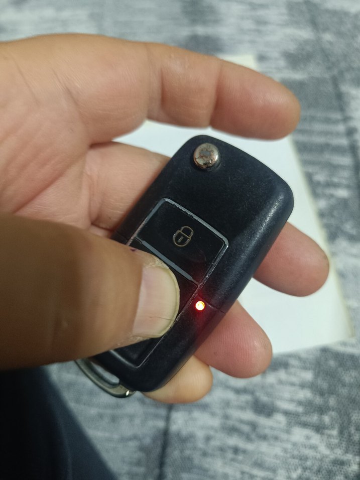 Çipli Oto Anahtar 3 Tuşlu sustalı - Görsel 2