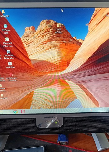PHİLİPS Monitör VGA Dvi Aux USB kulaklik - Görsel 2