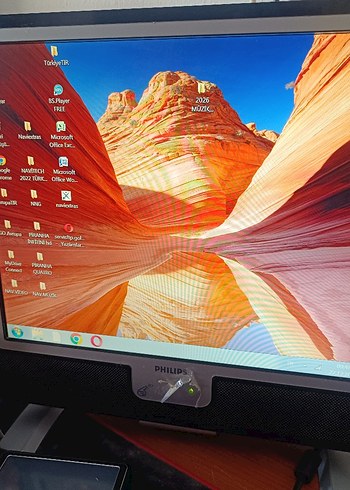 PHİLİPS Monitör VGA Dvi Aux USB kulaklik - Görsel 9