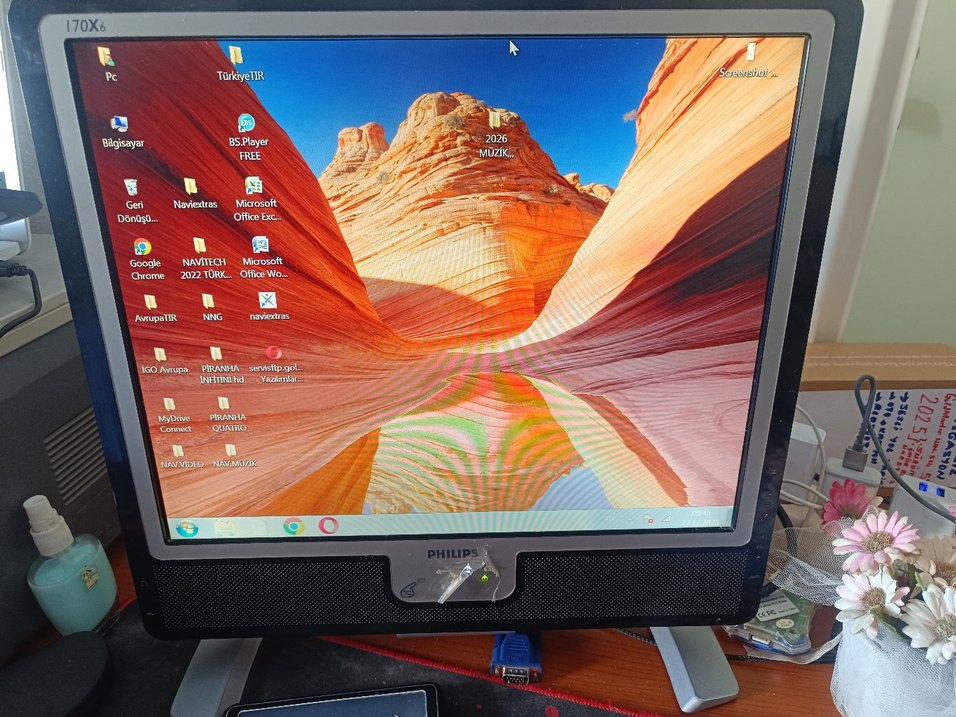 PHİLİPS Monitör VGA Dvi Aux USB kulaklik - Görsel 2