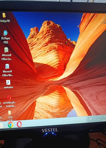 Vestel 17" LCD Monitör Adaptöruyle bir - Görsel 4
