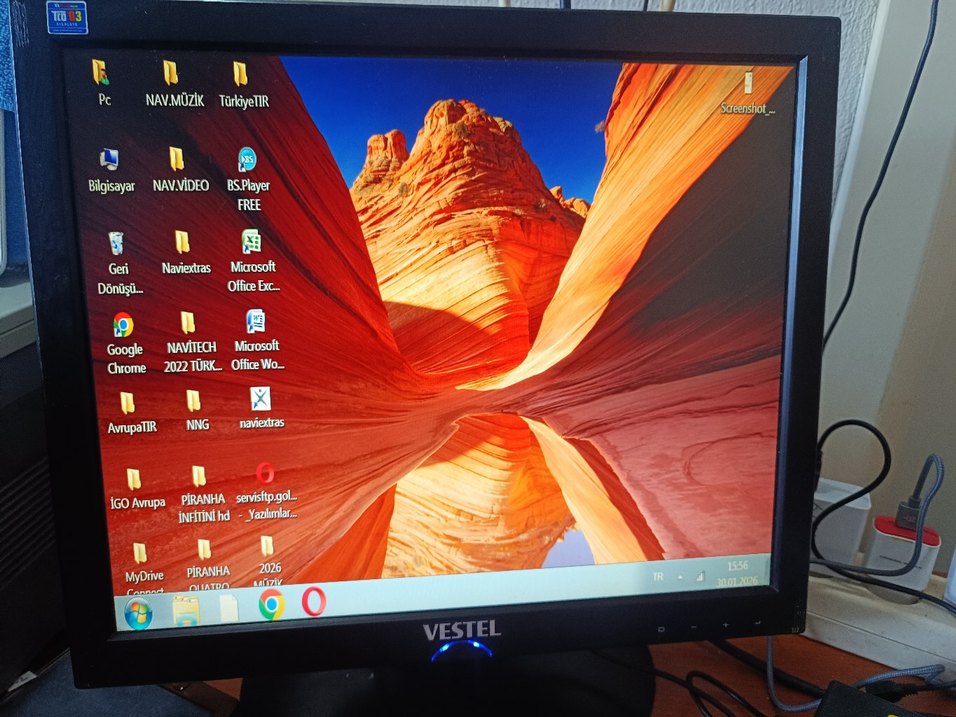 Vestel 17" LCD Monitör Adaptöruyle bir - Görsel 4
