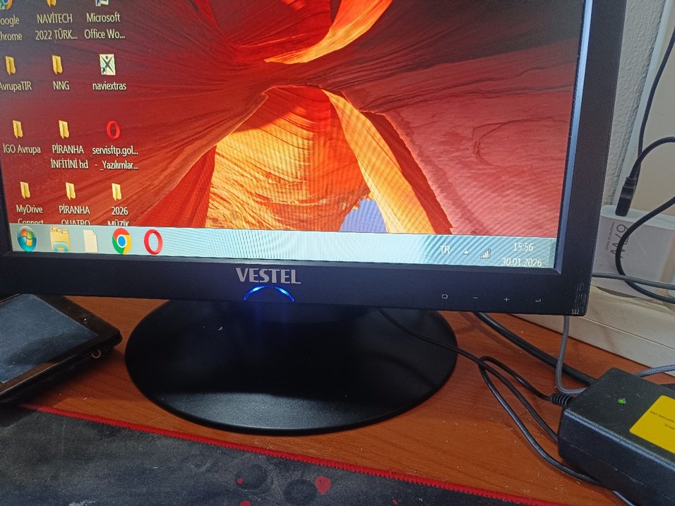 Vestel 17" LCD Monitör Adaptöruyle bir - Görsel 2
