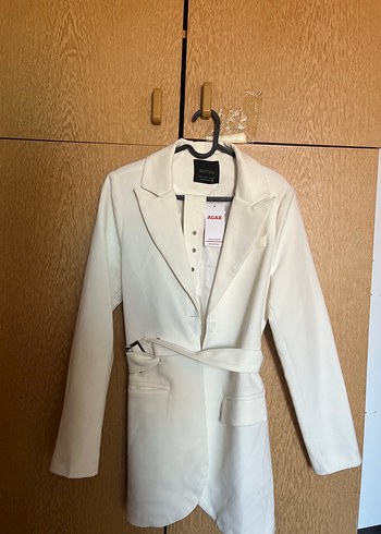 Kadın Beyaz Midi Blazer Kemerli