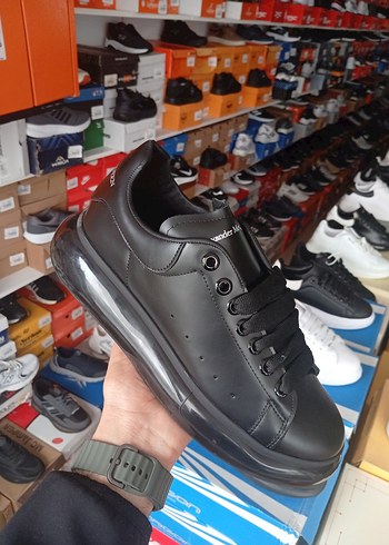 Alexander McQueen 42