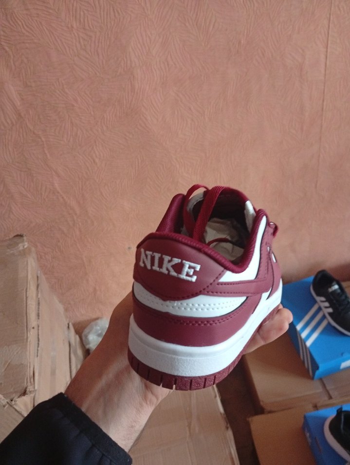 Beyaz ve Kırmızı Bağcıklı Spor Ayakkabı - Görsel 4