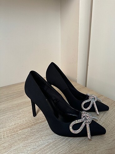 Bershka BERSHKA HİÇ GİYİLMEMİŞ FİYONKLU STİLETTO