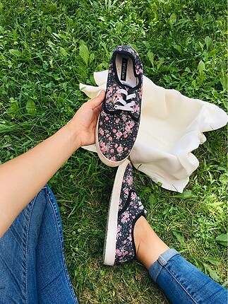 Çiçekli kanvas ayakkabı