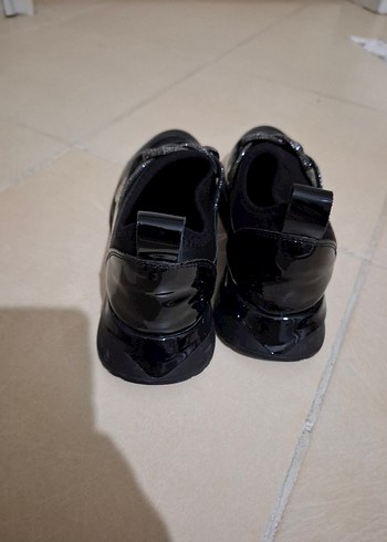 Siyah Zincir Detaylı Stiletto Topuklu Spor Ayakkabı - Görsel 2