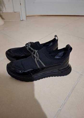 Siyah Zincir Detaylı Stiletto Topuklu Spor Ayakkabı - Görsel 3