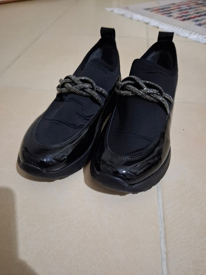 Siyah Zincir Detaylı Stiletto Topuklu Spor Ayakkabı - Görsel 4