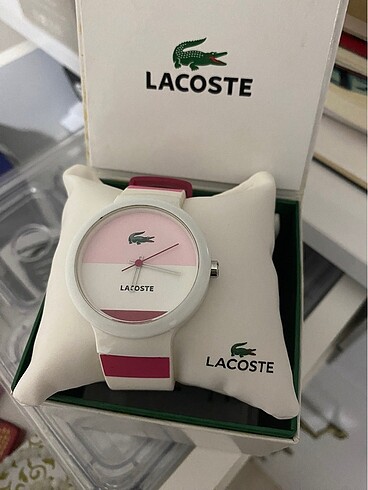 Lacoste saat