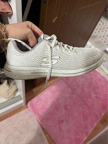 Skechers