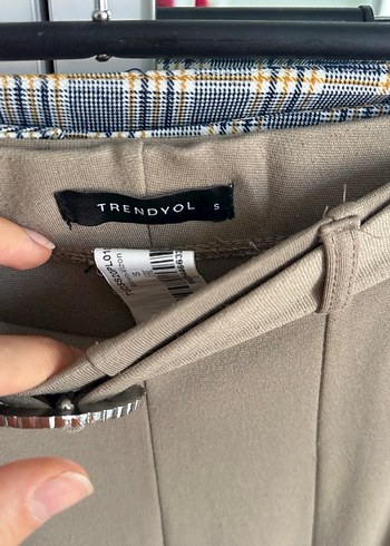 Bej Kemerli Rahat Kesim Kadın Kumaş Pantolon - Görsel 3