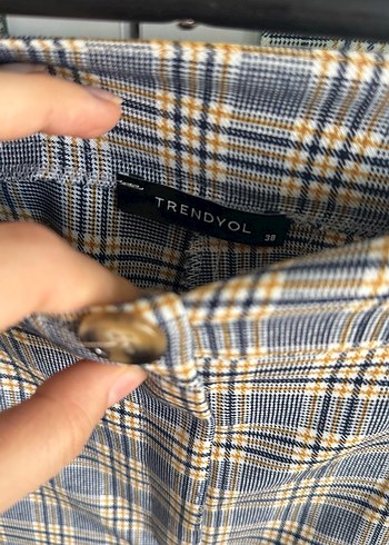 Düğmeli Ekose Desenli Bej Kadın Kumaş Pantolon - Görsel 3