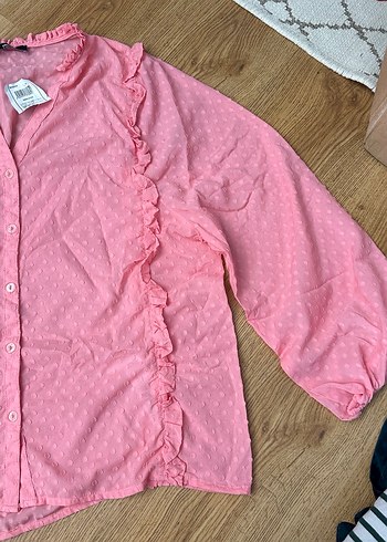 Pembe Fırfırlı V Yaka Kadın Gömlek - Görsel 4