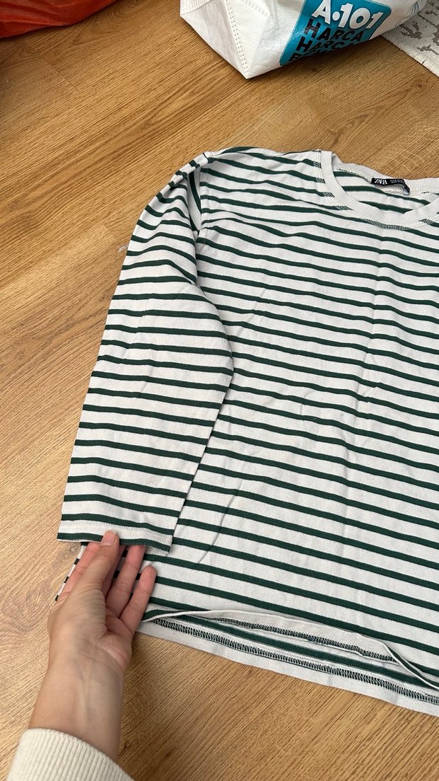 Uzun Kollu Beyaz Çizgili Kadın Tişört - Görsel 3