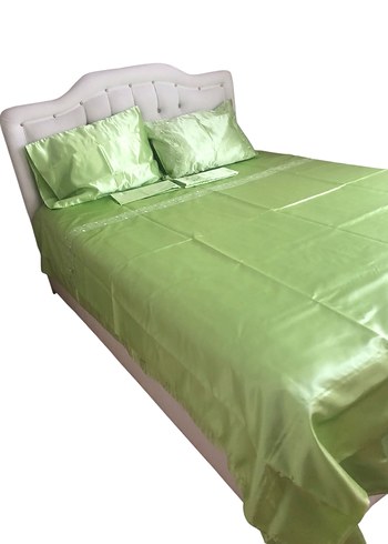 İşlemeli Parlak Yeşil Saten Yatak Örtüsü - Görsel 2