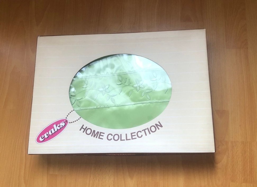 İşlemeli Parlak Yeşil Saten Yatak Örtüsü - Görsel 4