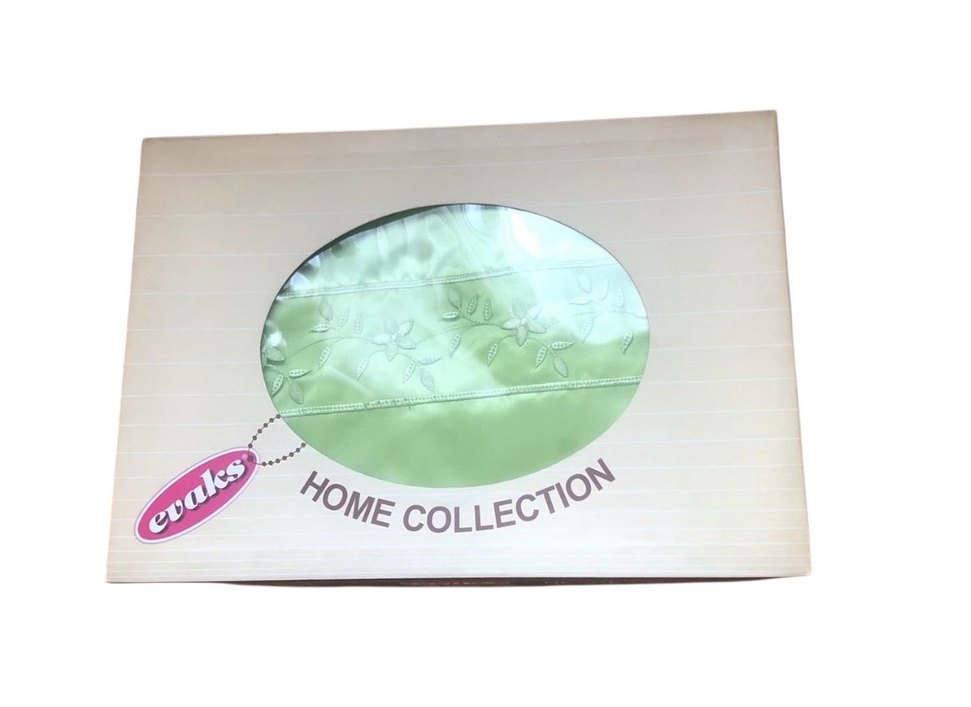 İşlemeli Parlak Yeşil Saten Yatak Örtüsü - Görsel 5