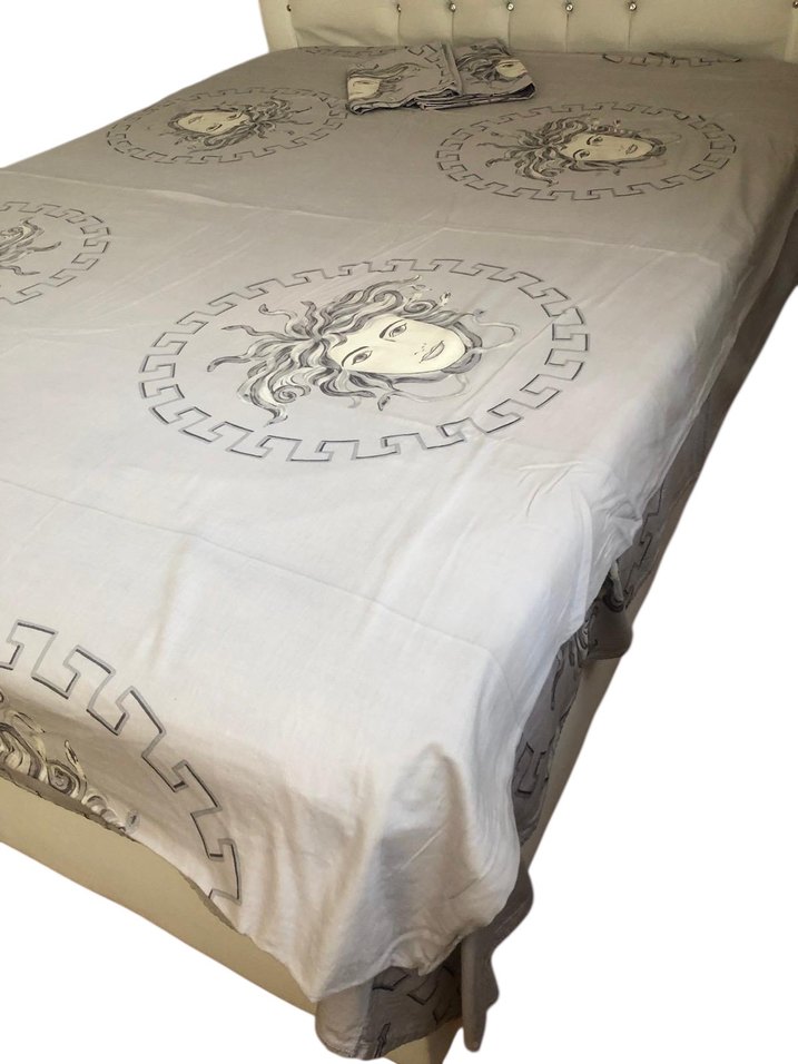 Beyaz ve Gri Baskılı Nevresim - Görsel 3