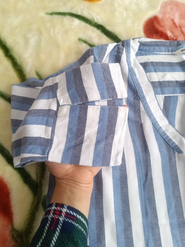 Mavi Çizgili V Yaka Pamuklu Kadın Gömlek - Görsel 3