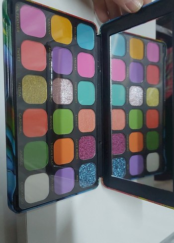 Revolution Çok Renkli Far Paleti - Görsel 3