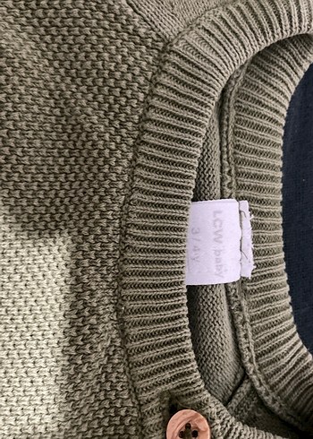 Düğmeli Erkek Çocuk Kahverengi Kazak - Görsel 3