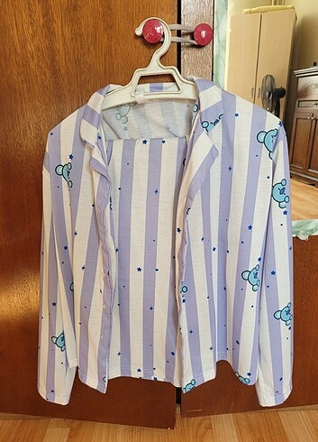 Yakalı düğmeli pijama takımı