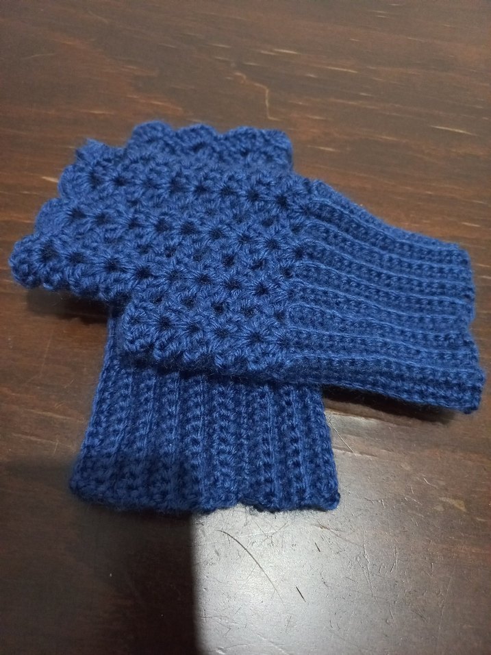 Mavi Örgü Kadın Eldiveni - Görsel 3