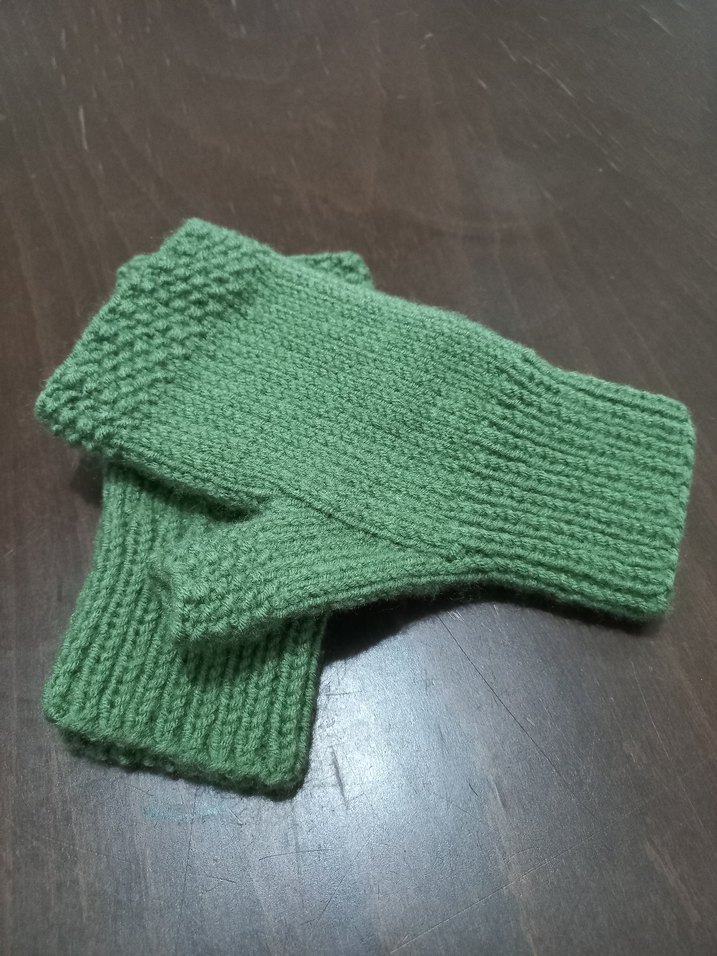 Yeşil Örgü Parmaksız Kadın Eldiveni - Görsel 2